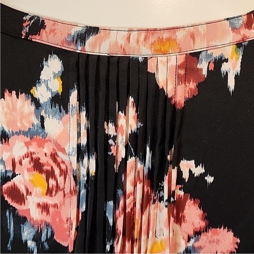 Torrid Women's Floral Top - Black and Pink - Picture 6 of 6